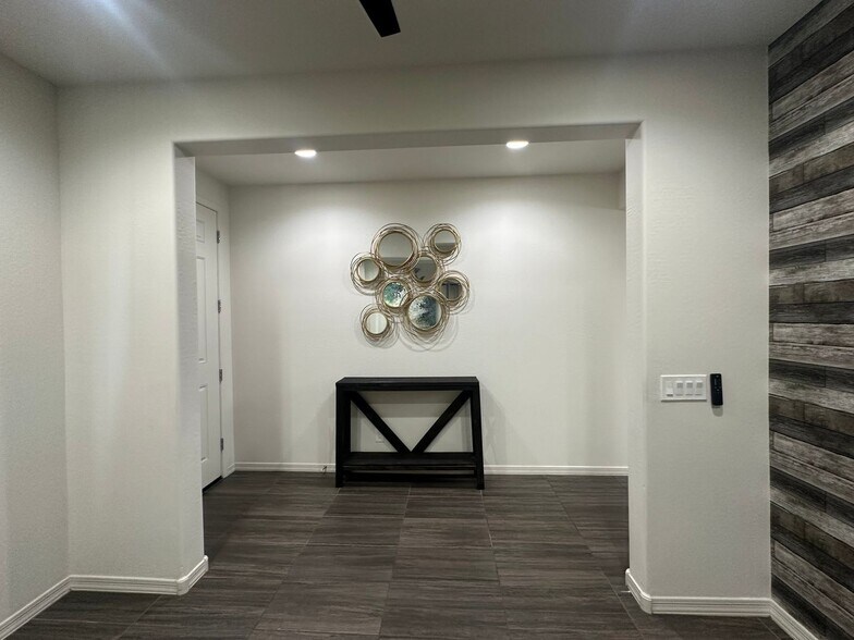 Building Photo - 6322 S 24th Pl