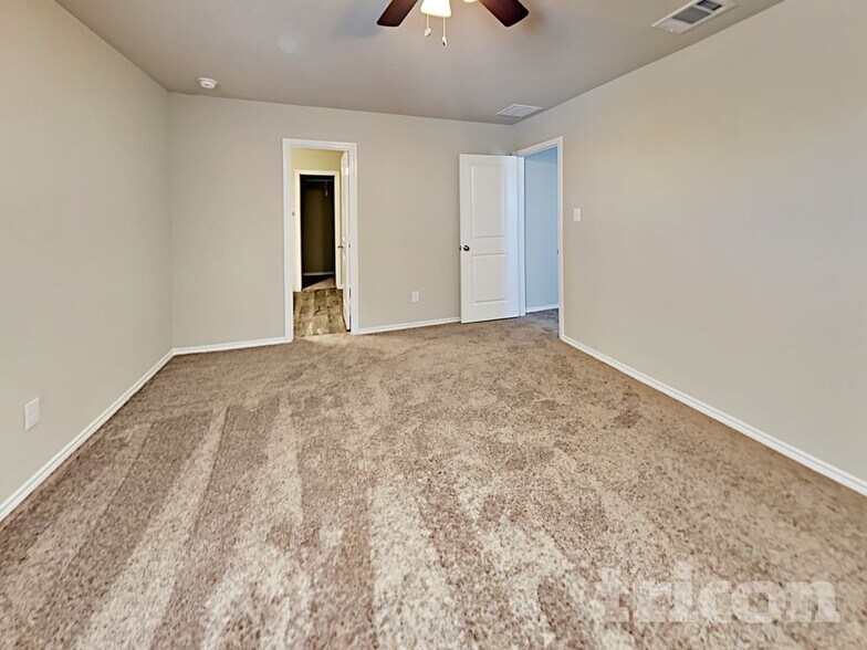 Building Photo - 5202 Everett Loop