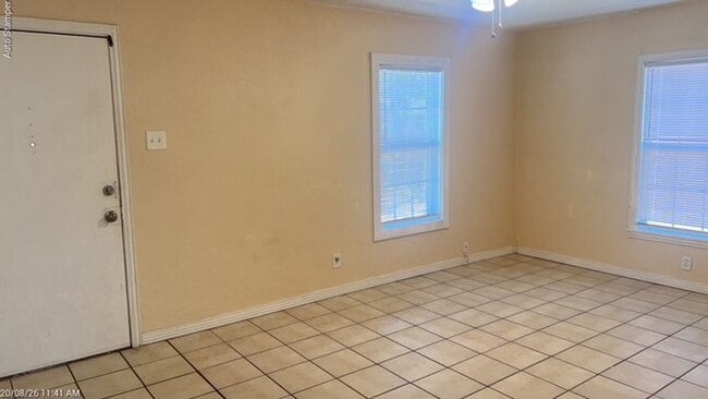 Building Photo - 509 Jordan Ln