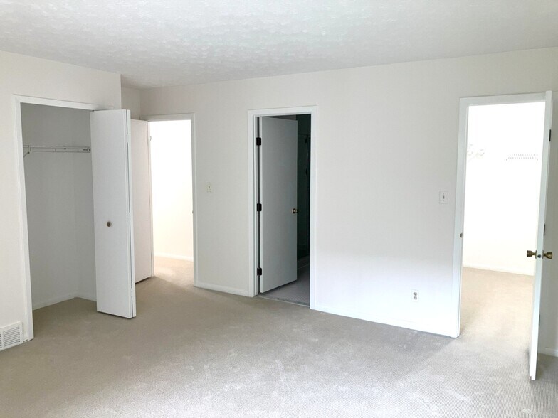 Building Photo - 2202 Acacia Park Dr