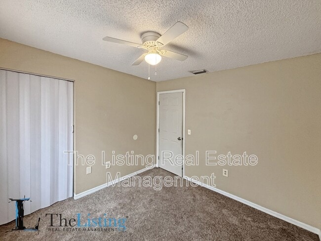Building Photo - 5637 Viburnum Ct