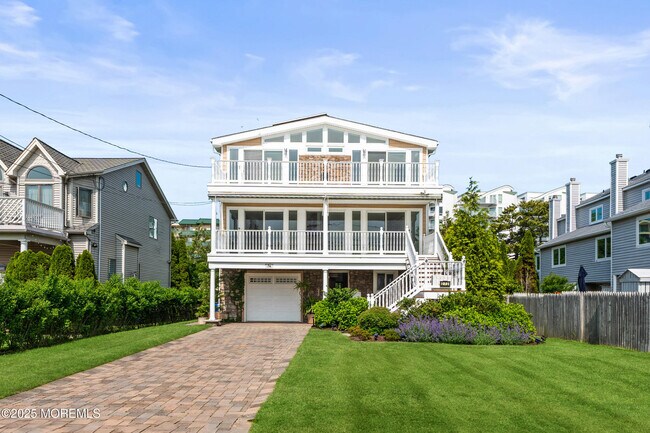 Primary Photo - 272 Ocean Blvd N