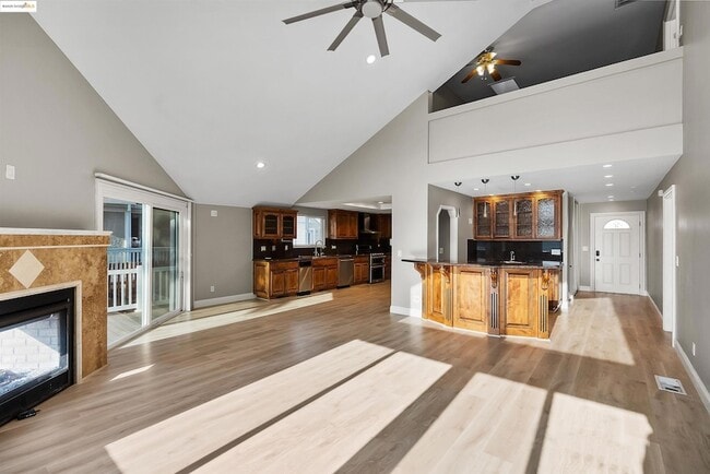 Building Photo - 4730 Spinnaker Way