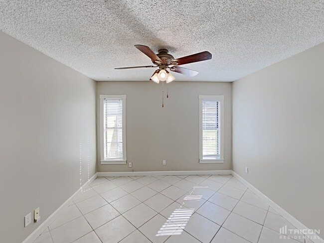 Building Photo - 15927 Mystic Way