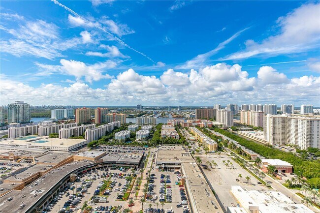 Building Photo - 17121 Collins Ave