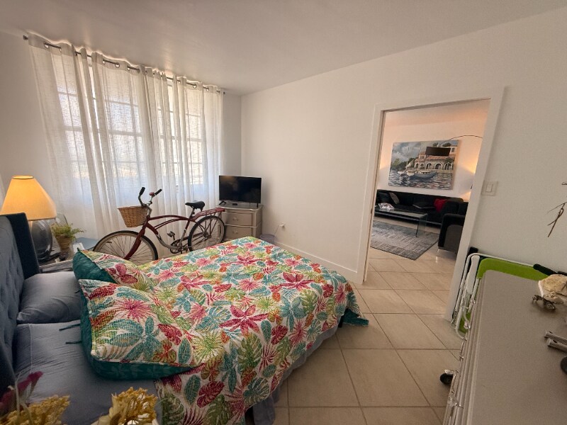 Building Photo - 5825 Collins Ave