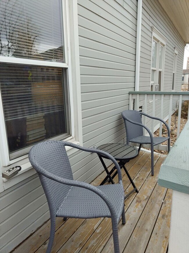 Building Photo - Cozy 1 Bed/1 Bath Victorian Style Complex ...