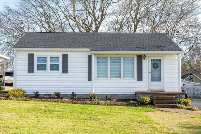 Building Photo - 341 E Park Ave