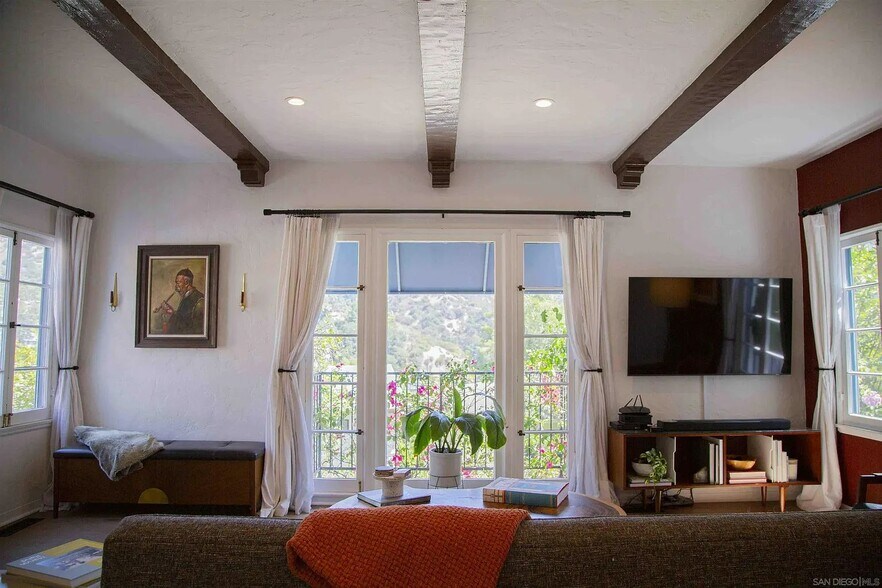 Building Photo - 2925 Graceland Way