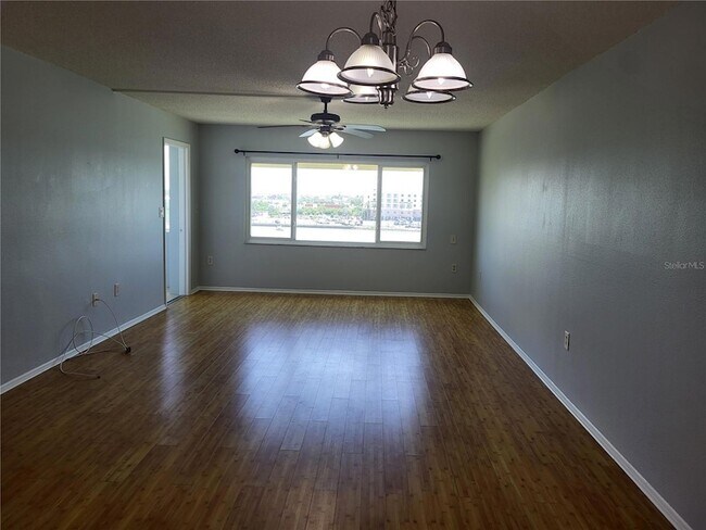 Building Photo - 4775 Cove Cir