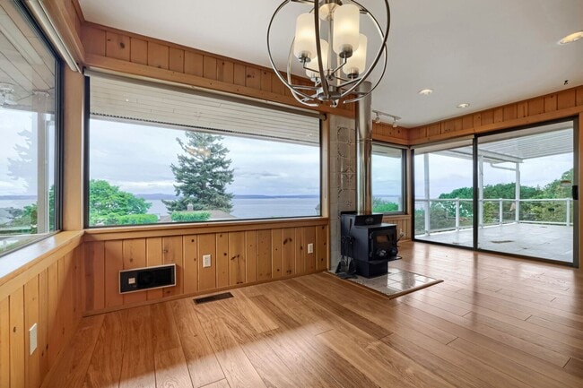 Building Photo - Charming 4-Bedroom, 3-Bath Home + Den in Alki Neighborhood with Panoramic Puget Sound Views!