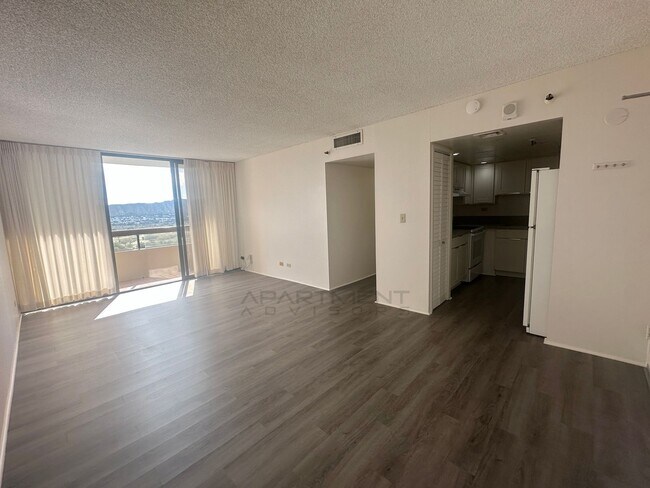 Building Photo - 2499 Kapiolani Blvd