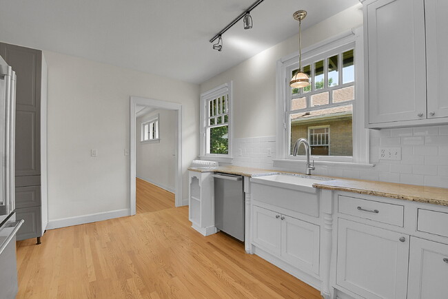 Building Photo - $4,595.95- 4 Bed, 3 Bath Home in Denver with Charming Updates!