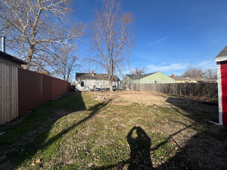 Building Photo - 2116 S Gold St