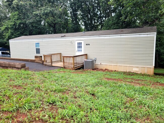 Building Photo - 1079 Hibiscus Rd