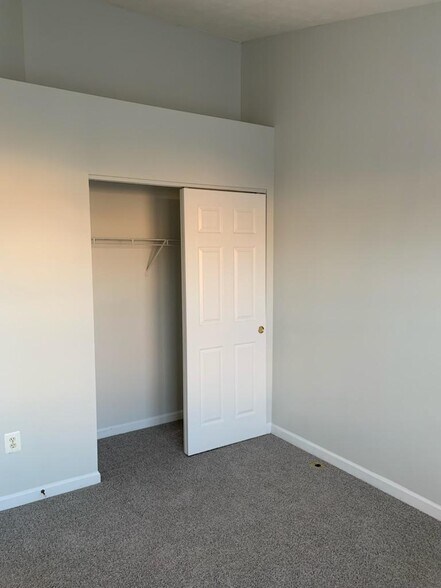 Building Photo - 328 Kestrel Dr