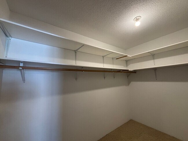 Building Photo - 4285 Evergreen Dr