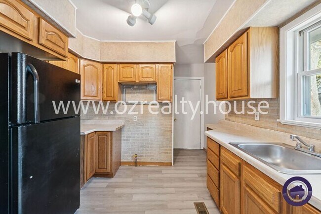 Building Photo - 1214 Slater St