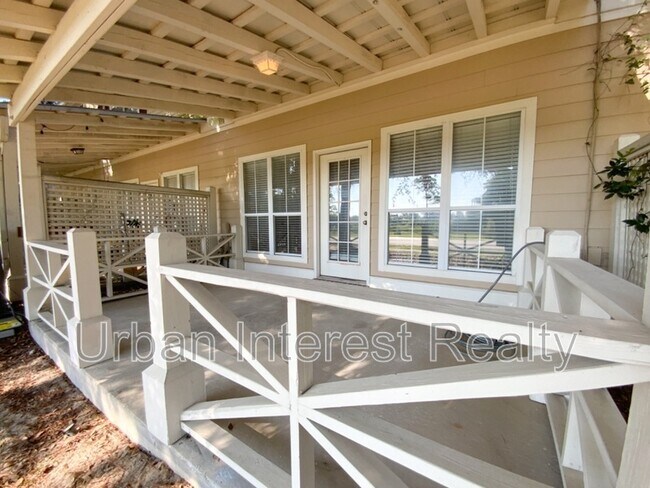 Building Photo - 421 Twin Lakes Ln