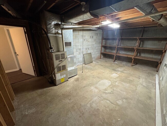 Building Photo - 108 White St