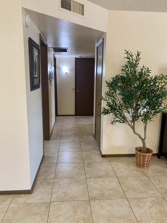 Building Photo - 12414 W Nugget Ct