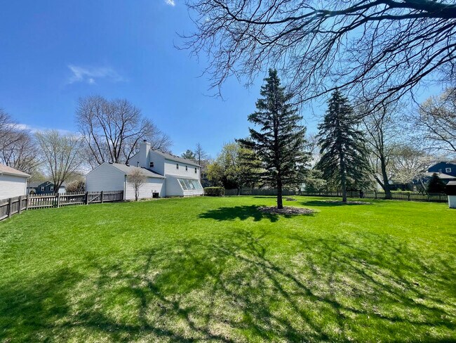 Building Photo - 1725 Drake Ct