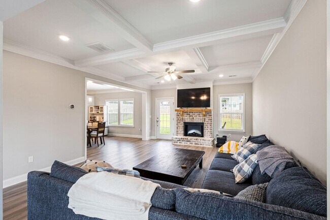 Building Photo - 3580 Hilltop Trl