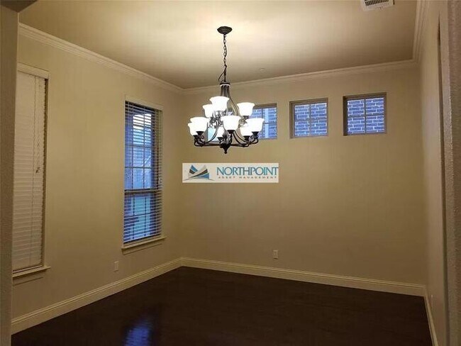 Building Photo - 3701 Post Oak Trail