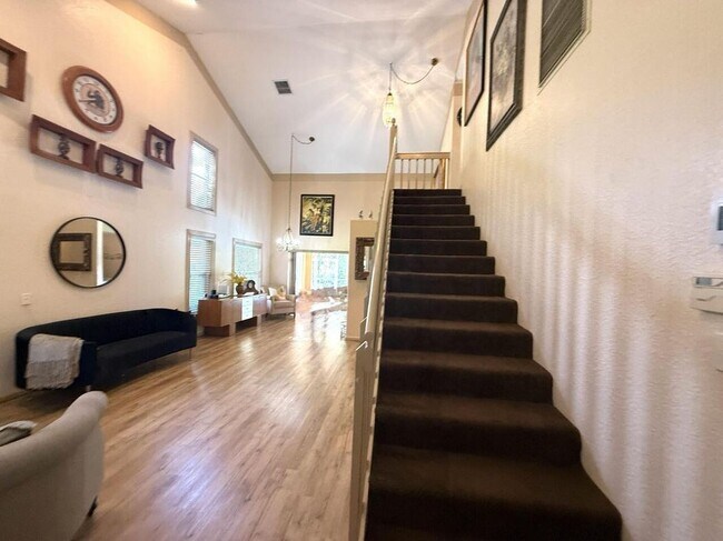 Building Photo - 14765 Northlake Blvd