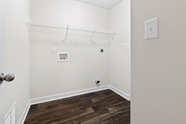 Building Photo - Minutes to Back Gate & Beaches!