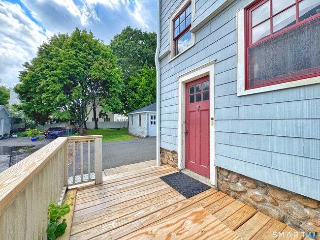 Building Photo - 14 Woodbury Ave