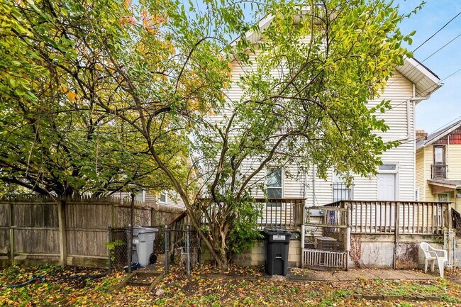 Building Photo - 73 E Markison Ave