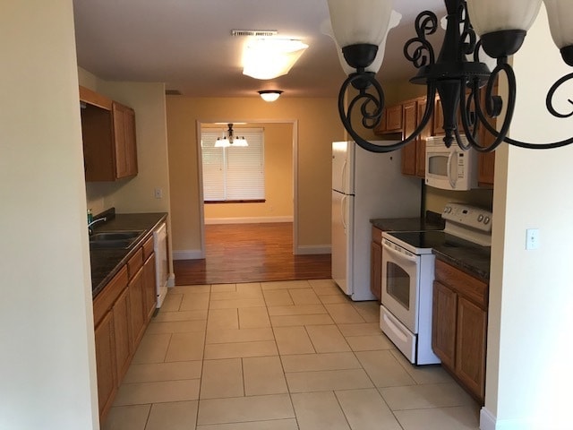 Building Photo - Maryville, 4 bedroom home with fireplace