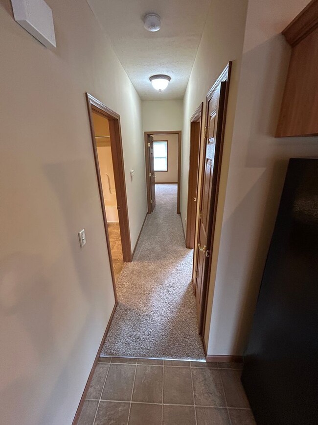Building Photo - Modern & Spacious 2-Bedroom Ranch Condo – ...