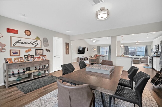 Building Photo - Charming 4-Bed Home with Granite Elegance in Sugar Land