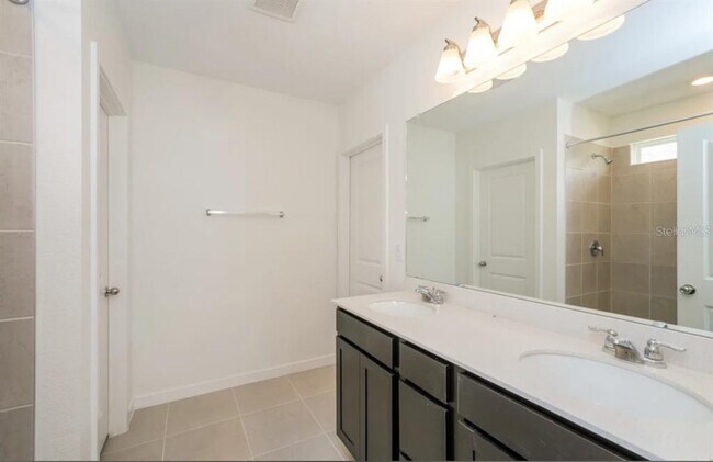 Building Photo - 4050 Feldspar Ln