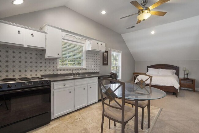 Building Photo - 97 Huntington Rd NE