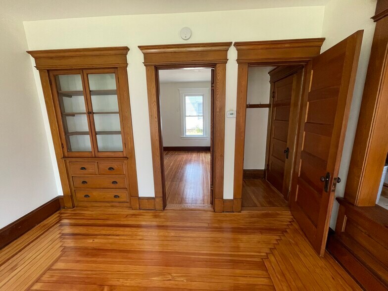 Building Photo - 24 Winthrop Ter