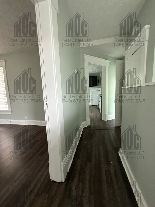 Building Photo - 160 1/2-160 1/2 Lake St