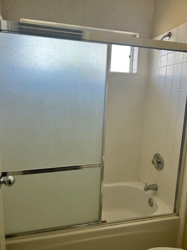 Building Photo - Spacious 4 bedroom, 2.5 Bathroom Available...