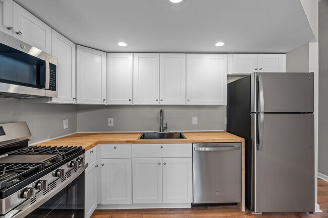 Building Photo - Fully Renovated 2BR in Historic Soulard | In-Unit Laundry | Off-Street Parking