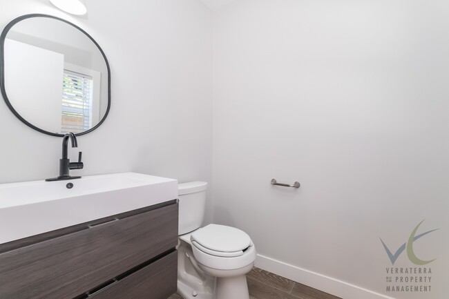 Building Photo - Stunning remodeled 4BD/3.5BA Seattle Craftsman with Solar, A/C & EV Charging for RENT- Available ...