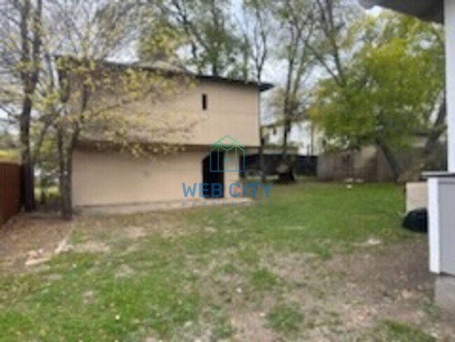 Building Photo - 1323 Grinnell St