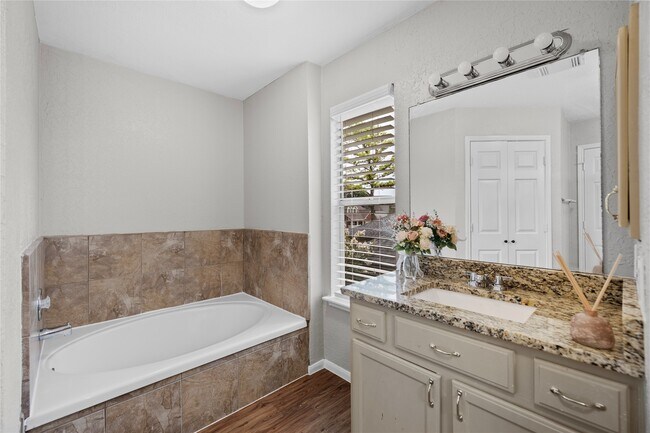 Building Photo - 3327 Shady Glen Ln