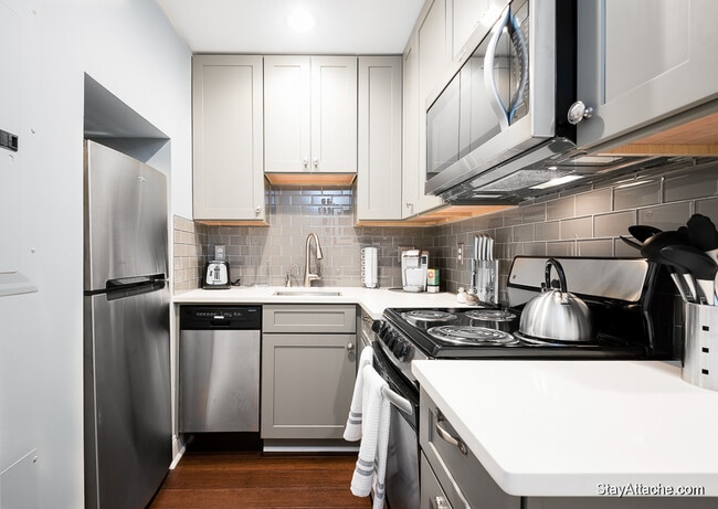 Building Photo - 1724 21st St NW