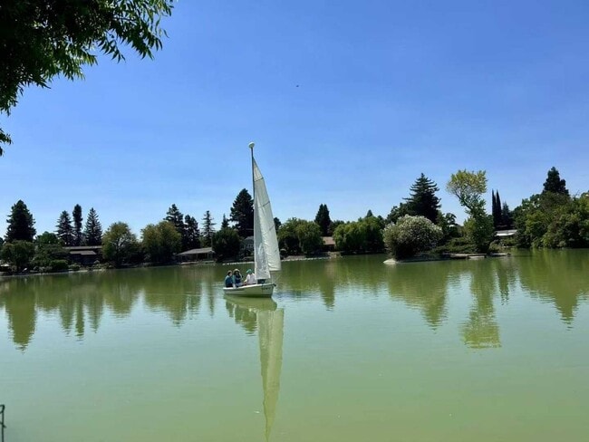 Building Photo - 1118 Marina Cir