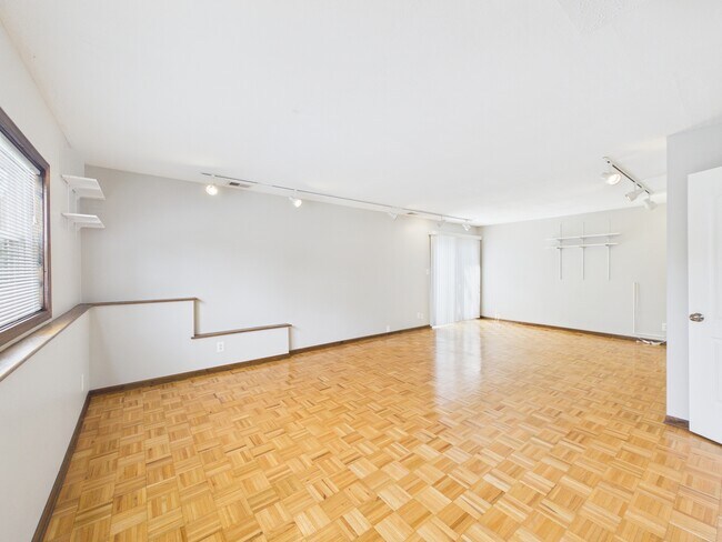 Building Photo - 4360 Mumford Dr