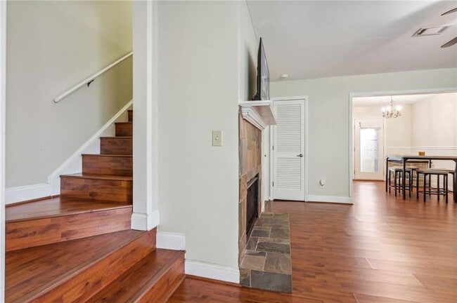 Building Photo - 102 Holcomb Ferry Rd