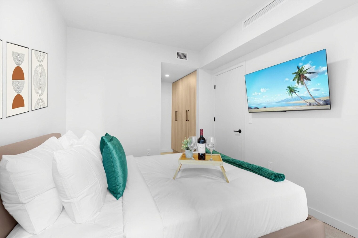 Building Photo - 501 NE 1st Ave