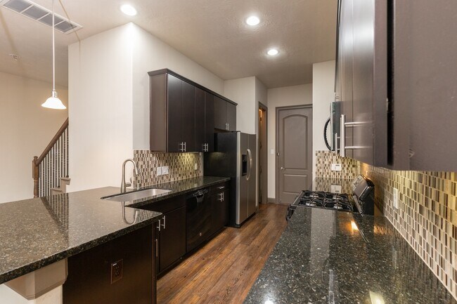 Building Photo - 87 Aventura Pl